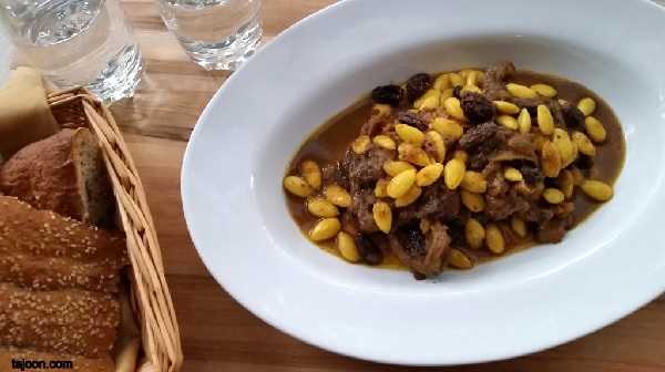 Tajine de viande aux amandes et olives