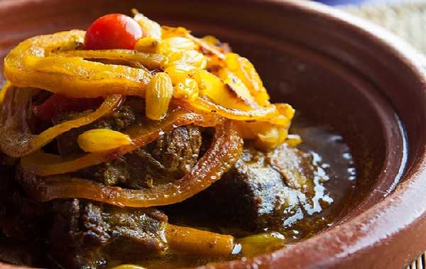 Tajine de viande aux oignons et raisins secs