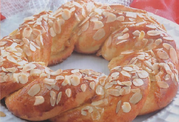 Brioche aux amandes et aux raisins secs