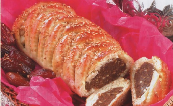 Brioche tressée aux dattes