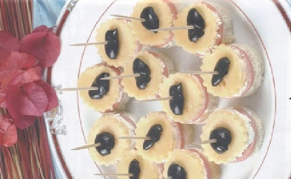 Canapés au fromage et au jambon