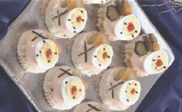 Canapés aux oeufs de caille