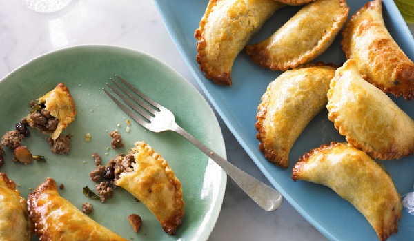 Chaussons au Khlii (Viande confite)