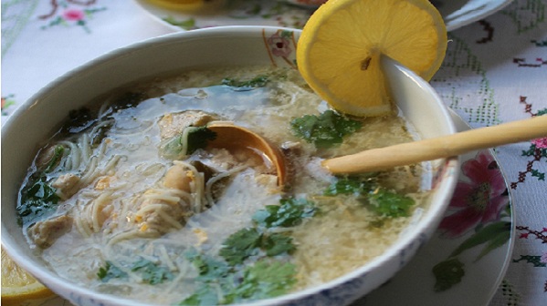 Chorba Bayda(Soupe de poulet aux Vermicelles)