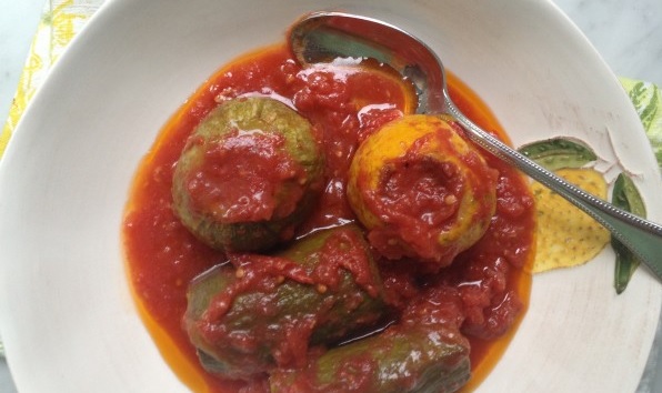 Courgettes farcies à la sauce tomate