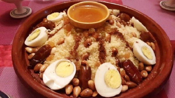 Couscous aux dattes et aux amandes