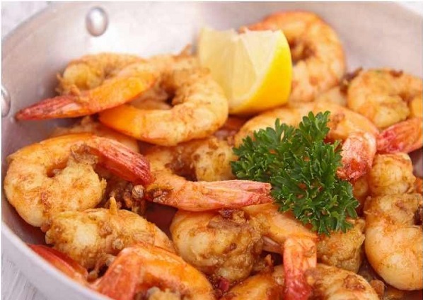 Crevettes à la sauce rouge