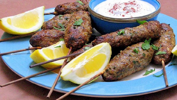 Kefta (brochettes d'agneau haché)