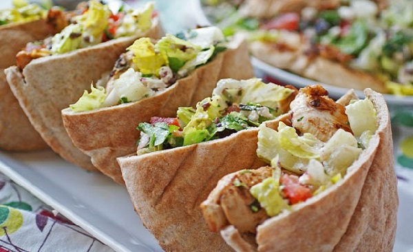 Pita de poulet aux légumes