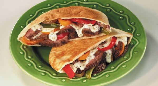 Pitas au boeuf sauce yaourt