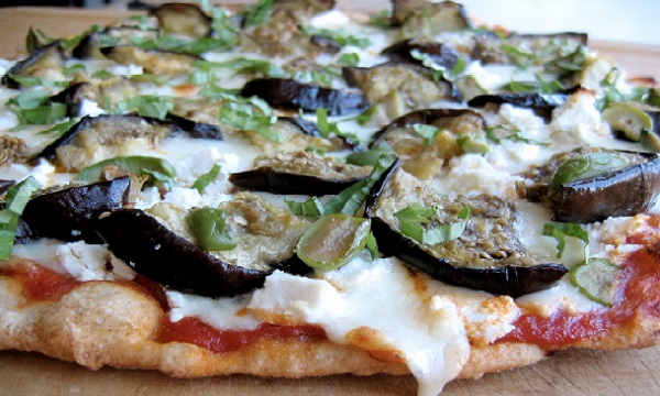 Pizza aux aubergines frit