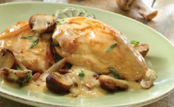 Poulet à la sauce blanche aux champignons