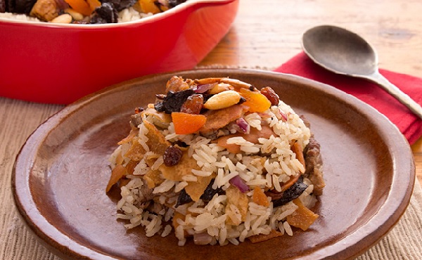 Riz à la viande hachée et fruits secs