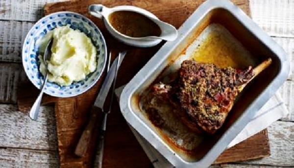 Rôti de gigot d'agneau farci