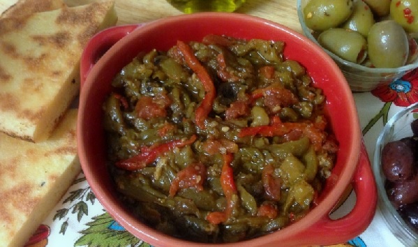 Salade de tomates et poivrons grillés