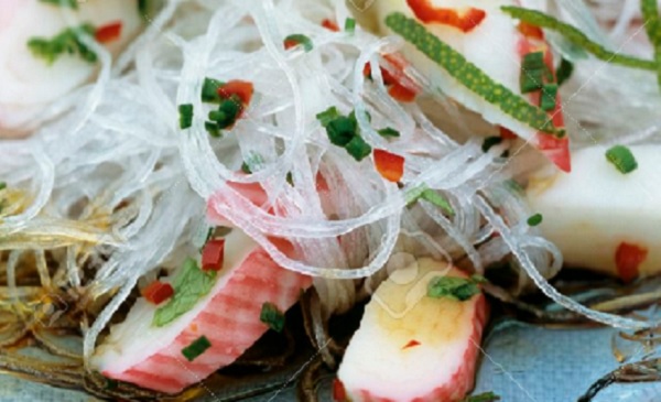 Salade de vermicelle chinois et surimi