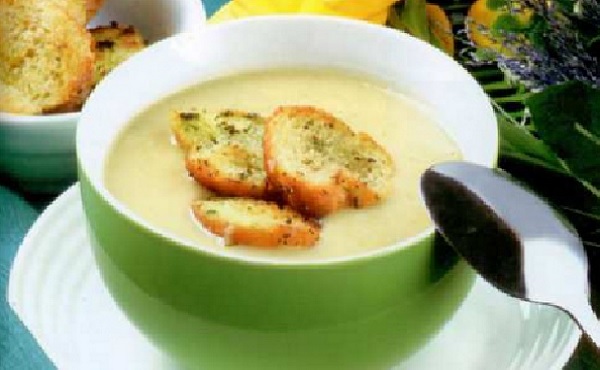 Soupe de pommes de terre et de petits pois secs