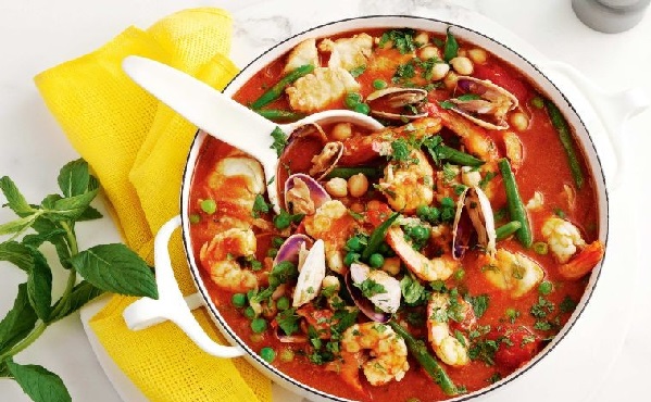 Tajine de fruits de mer aux légumes verts