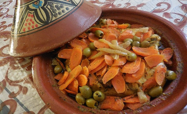 Tajine de poulet aux carottes et olives