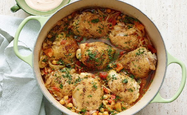 Tajine de poulet aux oignons et pois chiches