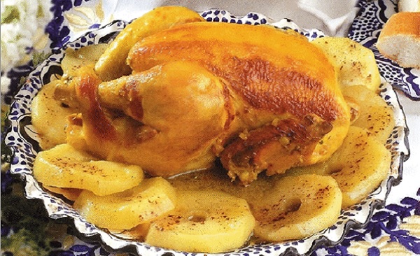 Tajine de poulet aux pommes sucrées