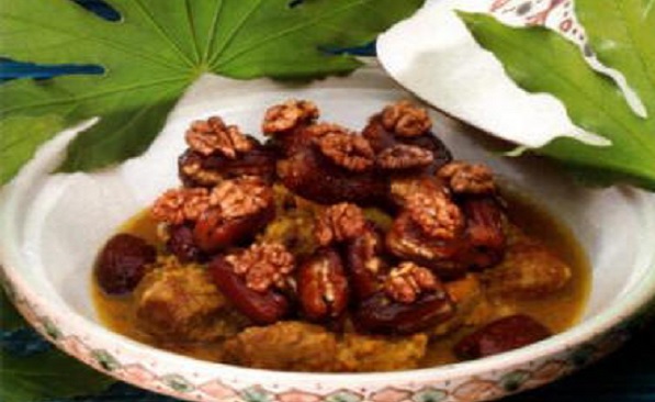 Tajine de viande aux dattes et noix