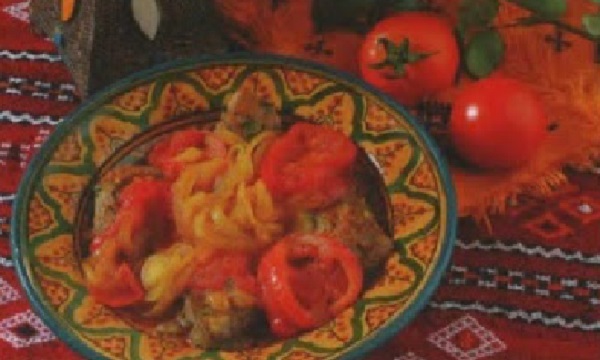 Tajine de viande aux oignons et tomates