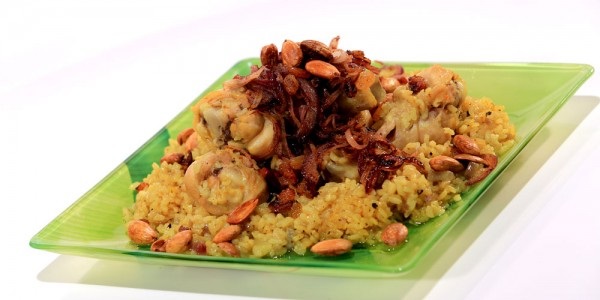 Tajine de viande au riz et aux amandes