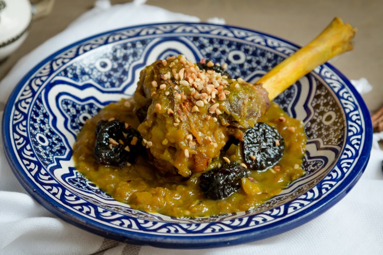 Tajine d'agneau aux pruneaux et tomates