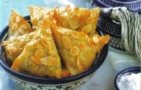 Triangle de brick au poulet et amandes